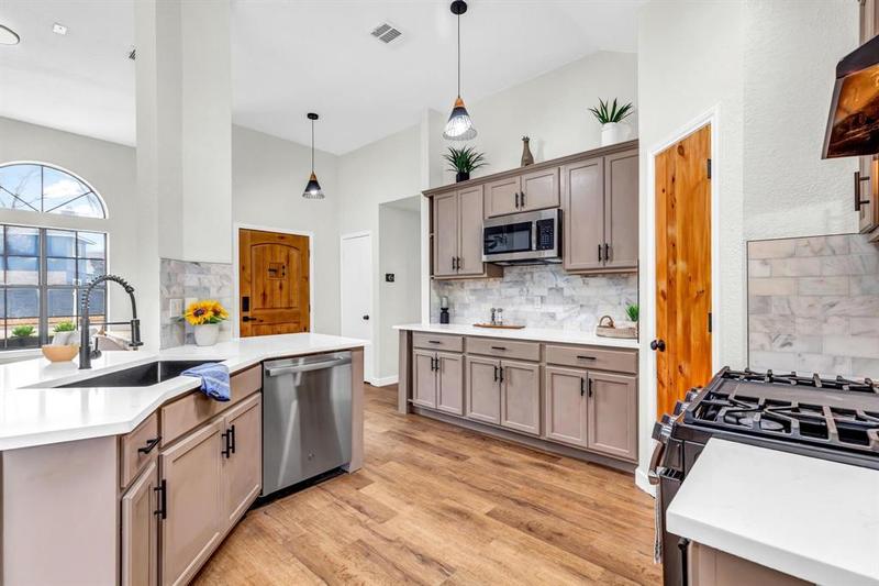 2000 Zephyr Ln, Round Rock, TX 78664 for Sale