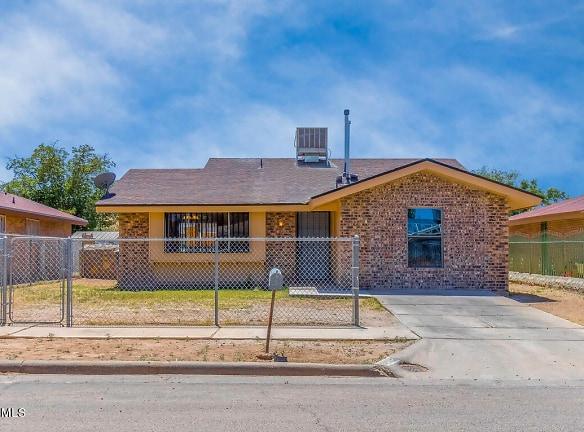 9790 Gifford Dr - El Paso, TX 79927 - Home For Rent