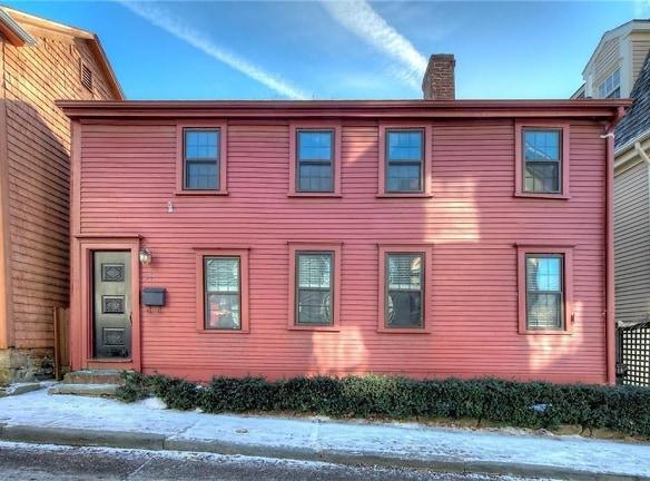 37 William St #1 - Newport, RI 02840 - Home For Rent