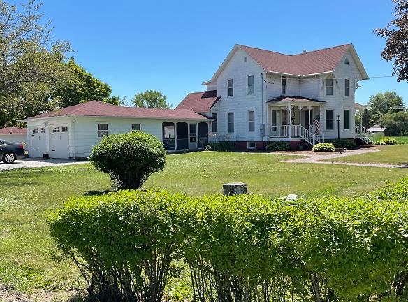 124 East Park Street - Gilman, IL 60938 - Home For Rent