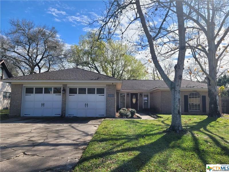 304 Sherwood Drive, Victoria, TX 77901 for Sale