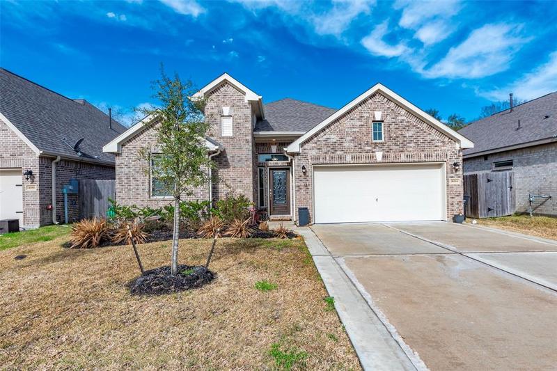 1684 Maggie Trail Dr, Alvin, TX 77511 for Sale