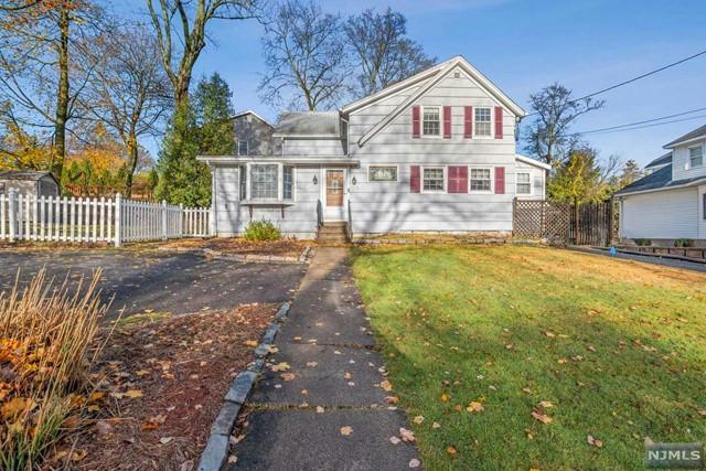 305 ERIE AVE, Midland Park, NJ 07432 Single Family Residence For Sale  MLS# 23035764