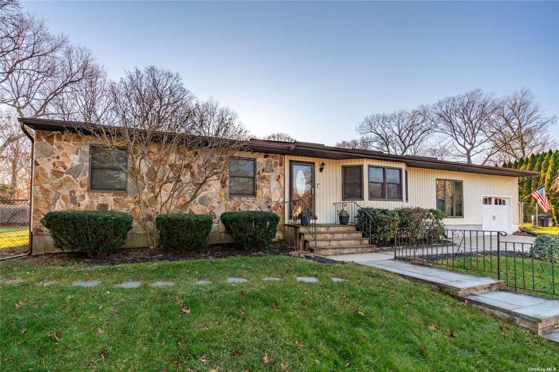Centereach, Suffolk County, NY House for sale Property ID: 418507821