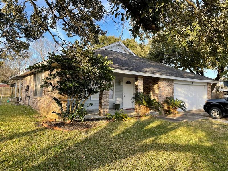 224 E Forest Ave, Shoreacres, TX 77571 for Sale