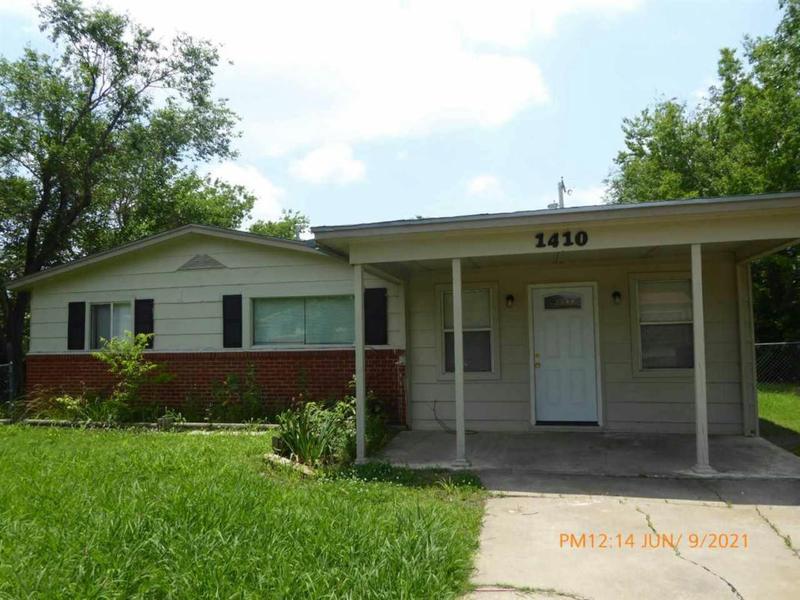 1410 NW OZMUN AVE, Lawton, OK 73507 Single Family Residence For Sale  MLS# 165048