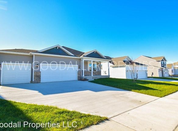 1100 Bel Aire Ct - Waukee, IA 50263 - Home For Rent