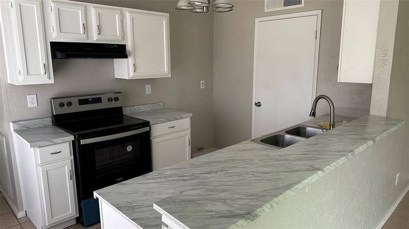 7042 Pineberry Road, Dallas, TX 75249 for Rent