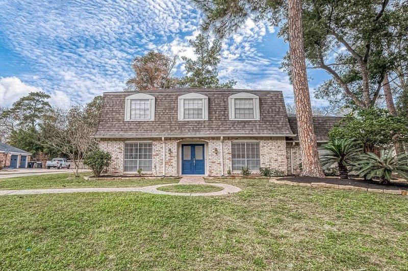 561 Roanoke Dr, Conroe, TX 77302 - MLS 37638448 for Sale
