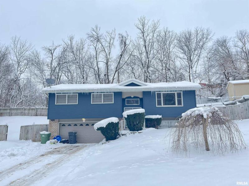 117 36TH AVE N, Clinton, IA 52732 Single Family Residence For Sale  MLS# QC4249554