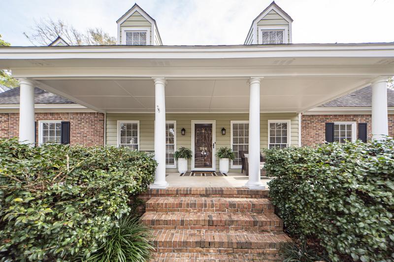 704 Attwood Cir, Mount Pleasant, SC 29464 - MLS 24001378 for Sale