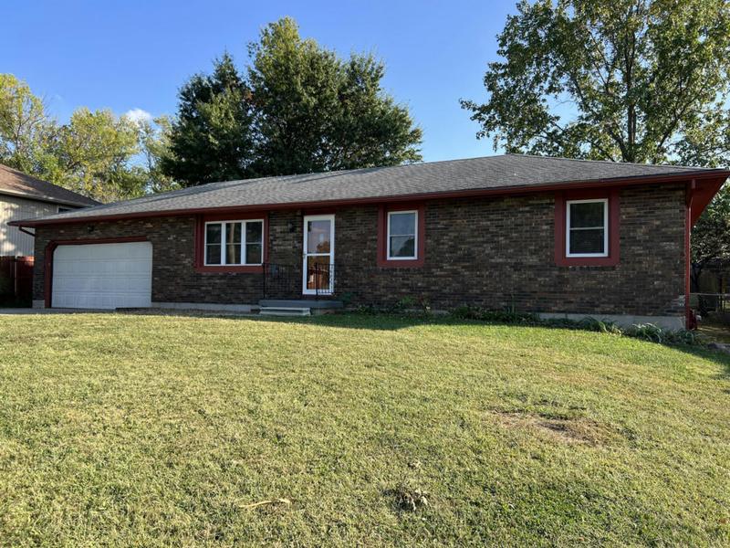 734 W PLAZA DR, Marshall, MO 65340 Single Family Residence For Sale  MLS# 23-411