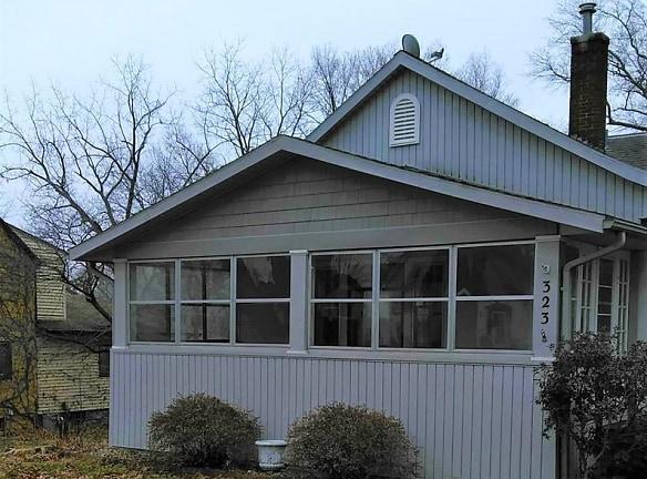 323 Sunset Rd - Waterloo, IA 50701 - Home For Rent