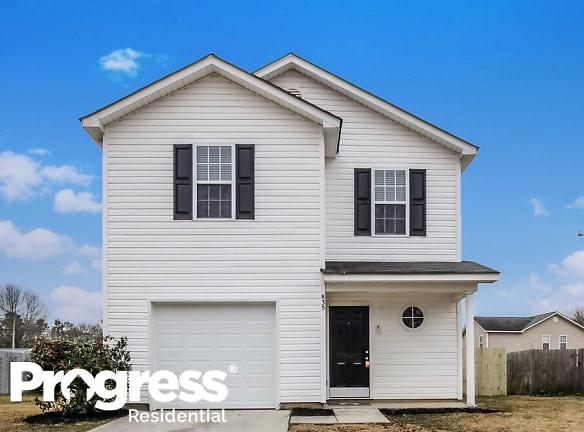 835 Oakshire Cir - Charlotte, NC 28214 - Home For Rent