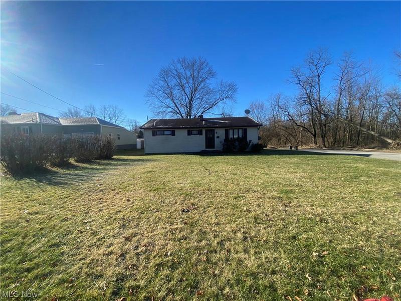 371 JACKSON ST, Campbell, OH 44405 Single Family Residence For Sale  MLS# 5015659