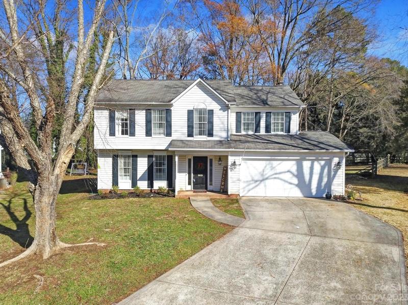 8608 Abbey Brook Ct, Charlotte, NC 28216 - MLS 4092322 for Sale