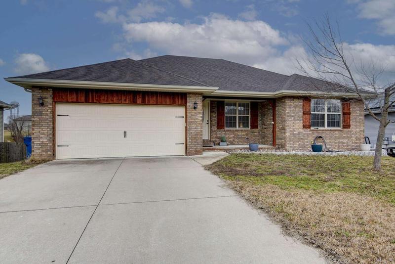1008 East Fieldstone Drive, Ozark, MO 65721  624037844 for Sale