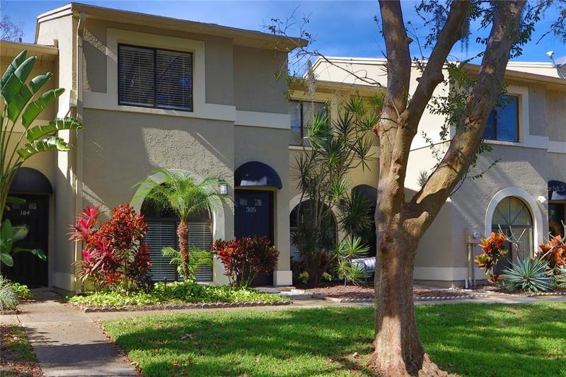 3590 Whispering Oaks Lane, Unit 5, Palm Harbor, FL 34684 for Sale