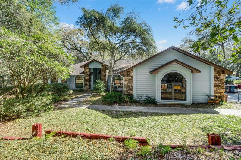 4933 ROUND LAKE RD, APOPKA, FL 32712 Single Family Residence For Sale  MLS# G5078481
