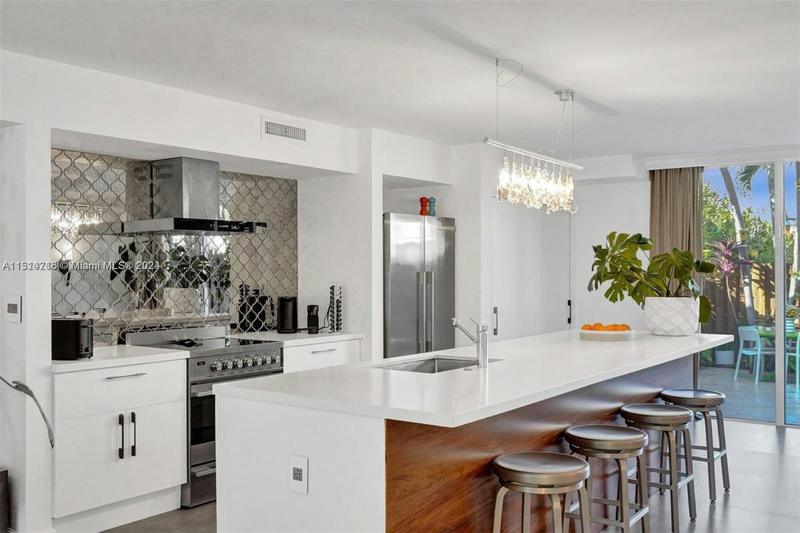 2407 NE 9TH ST # 104, Hallandale Beach, FL 33009 Townhouse For Sale  MLS# A11514716