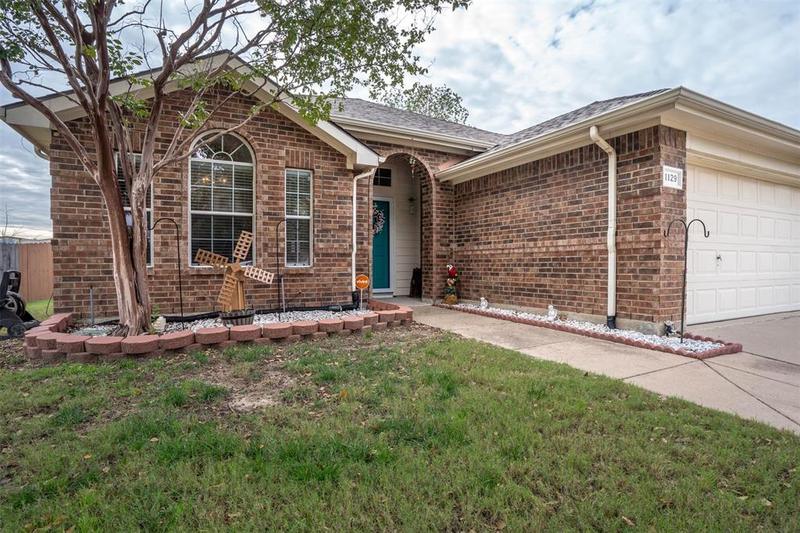 1129 Sweetwater Dr, Burleson, TX 76028 for Sale