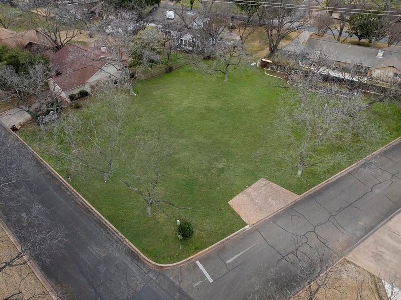 314 Mahan St, Meadowlakes, TX 78654 for Sale