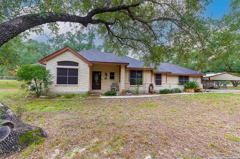 125 O'Malley Ln, Floresville, TX 78114 for Sale