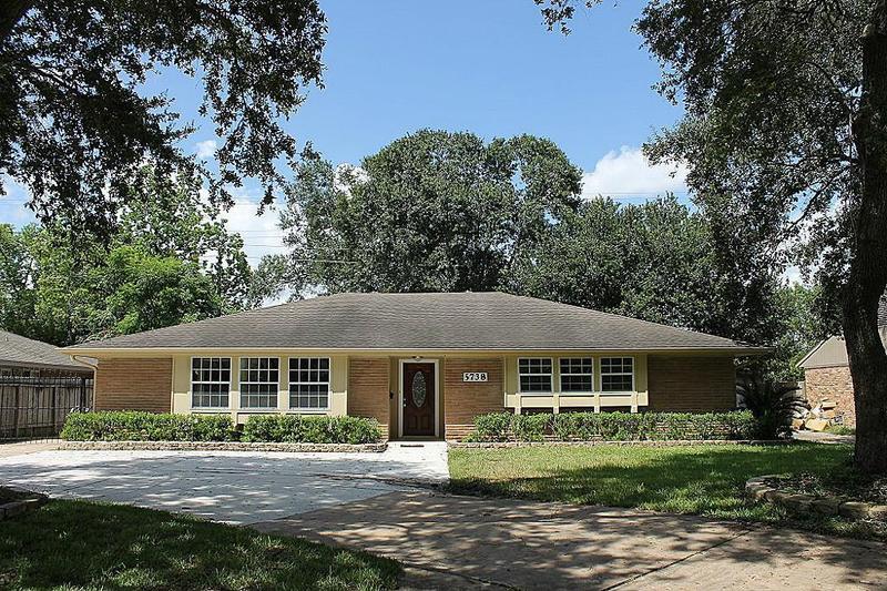 5738 Willowbend Blvd, Houston, TX 77096 for Sale