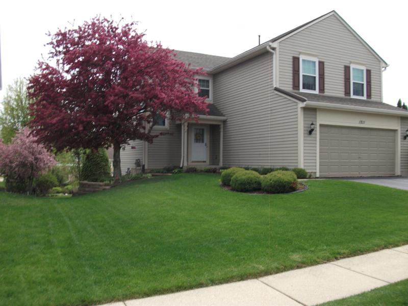 1211 North Lancaster Circle, South Elgin, IL 60177 for Sale