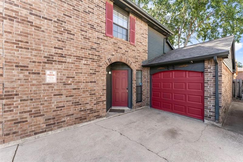 11 Regency Ln, Houston, TX 77088 for Sale