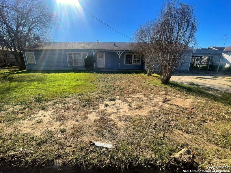 218 Yule Ave, Charlotte, TX 78011 for Sale