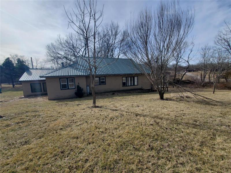 105 Cedar Bluff Avenue, Cabool, MO 65689 for Sale