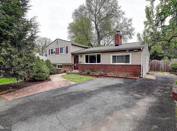 8121 Norwood Dr #1 - Alexandria, VA 22309 - Home For Rent