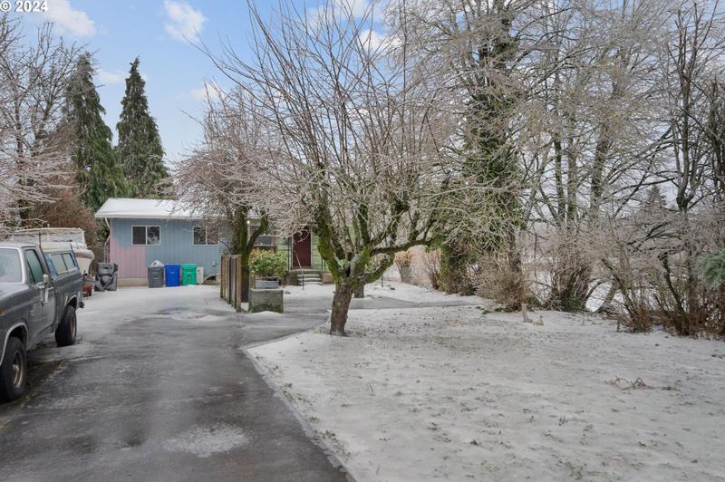9000 NE Hoyt St, Portland, OR 97220 - MLS 23227309 for Sale