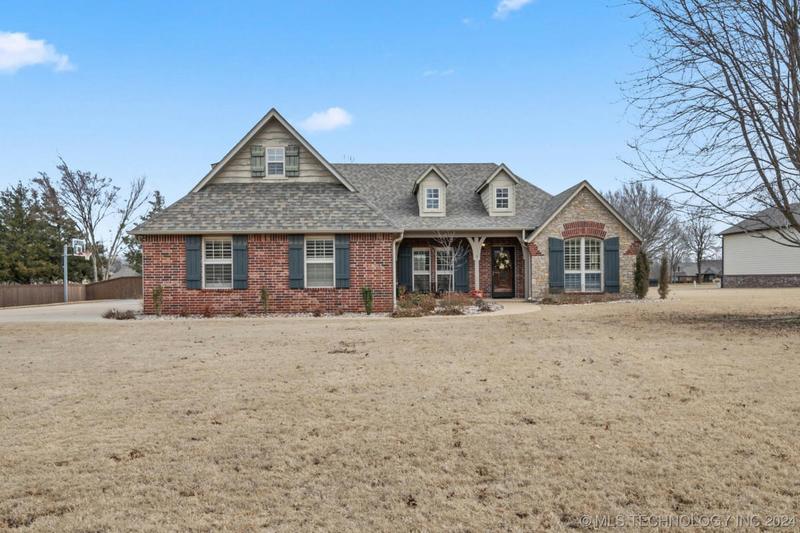 4 WOODCREEK LN, Pryor, OK 74361 Single Family Residence For Sale  MLS# 2404524