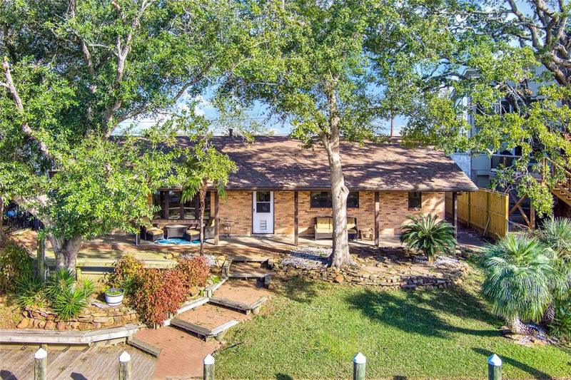 50 Lazy Ln, Kemah, TX 77565 for Sale