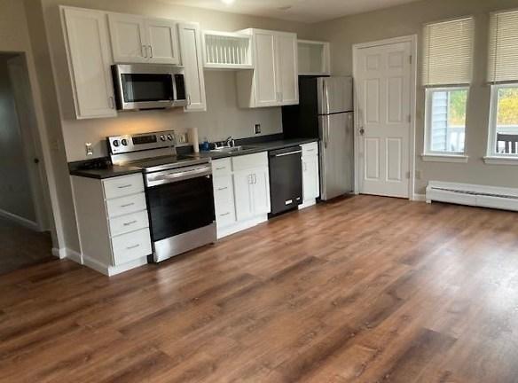 429 Daniel Webster Hwy #2 - Merrimack, NH 03054 - Home For Rent