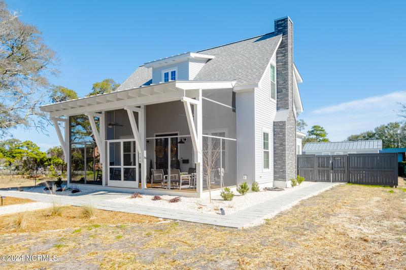 706 North Caswell Avenue, Southport, NC 28461 for Sale