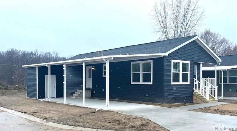 2754 Pine Lakes Dr W, Lapeer, MI 48446 - MLS 20240006188 for Sale