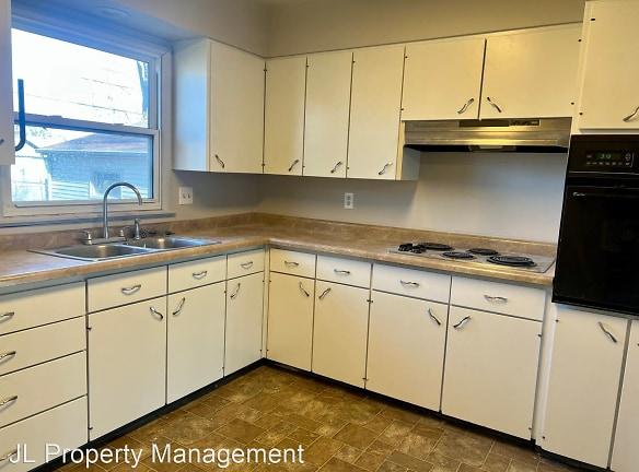 4904 W 38th St - Sioux Falls, SD 57106 - Home For Rent