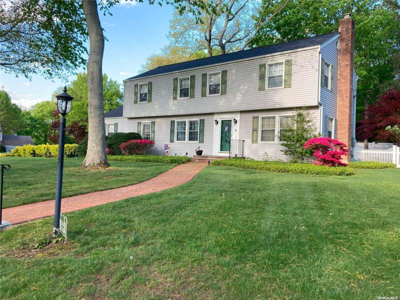 4 Heritage Court, Cold Spring Harbor, NY 11724 for Sale