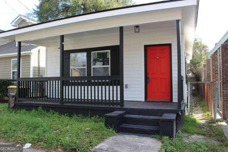 1215 E WALDBURG ST, Savannah, GA 31404 Single Family Residence For Sale  MLS# 10248203