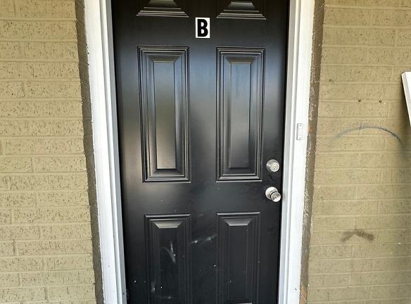 210 E Parkway Dr - Russellville, AR 72801 - Home For Rent