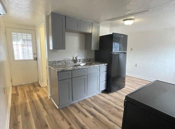 903 Slate Ave NW - Albuquerque, NM 87102 - Home For Rent