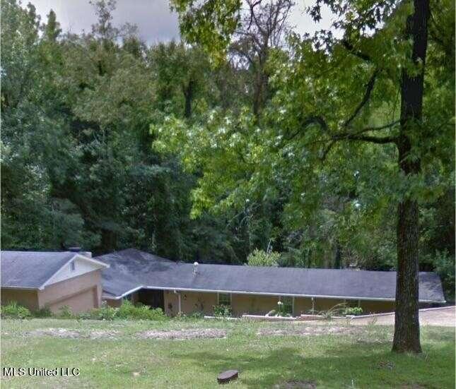 2712 Puckett Parkway, Columbus, MS 39705  614019262 for Sale