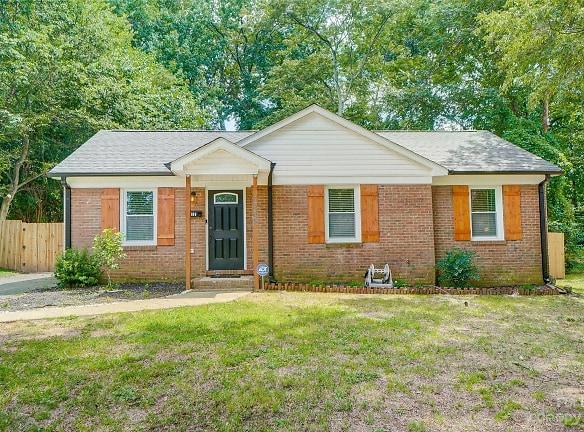 6608 Rosecran Dr - Charlotte, NC 28215 - Home For Rent