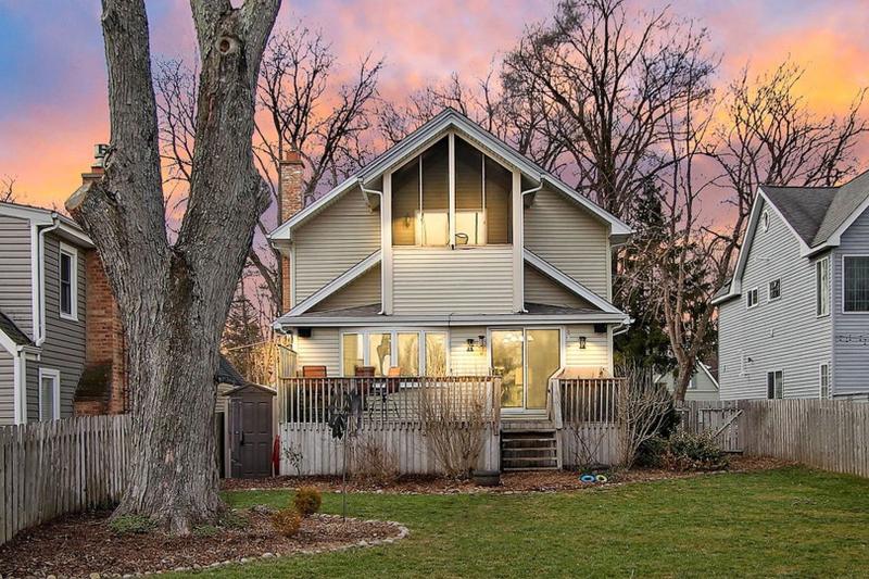 Crystal Lake, Mc Henry County, IL Lakefront Property, Waterfront Property, House for sale Property ID: 418907484