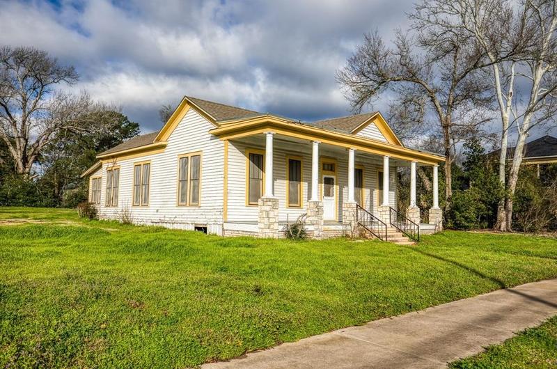 307 Ross St, Brenham, TX 77833 - MLS 96572427 for Sale
