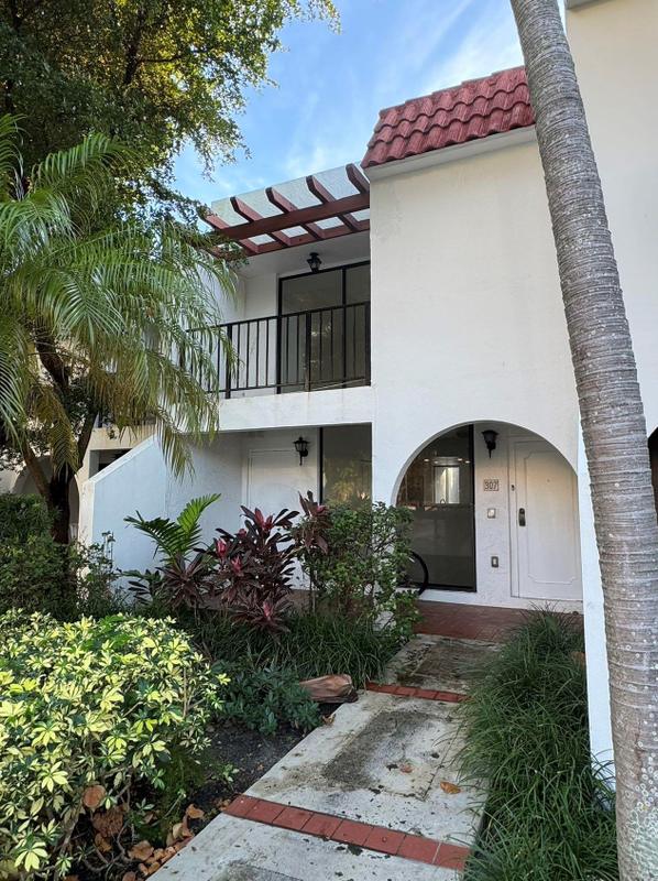 450 Grapetree Dr #307, Key Biscayne, FL 33149 - MLS RX-10950496 for Rent