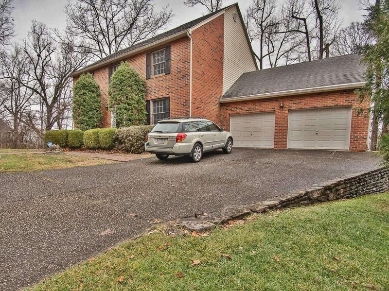 12 Sutherland Road, Huntington, WV 25705  620960008 for Sale